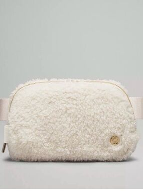 Lululemon Everywhere Cream Sherpa Belt Bag